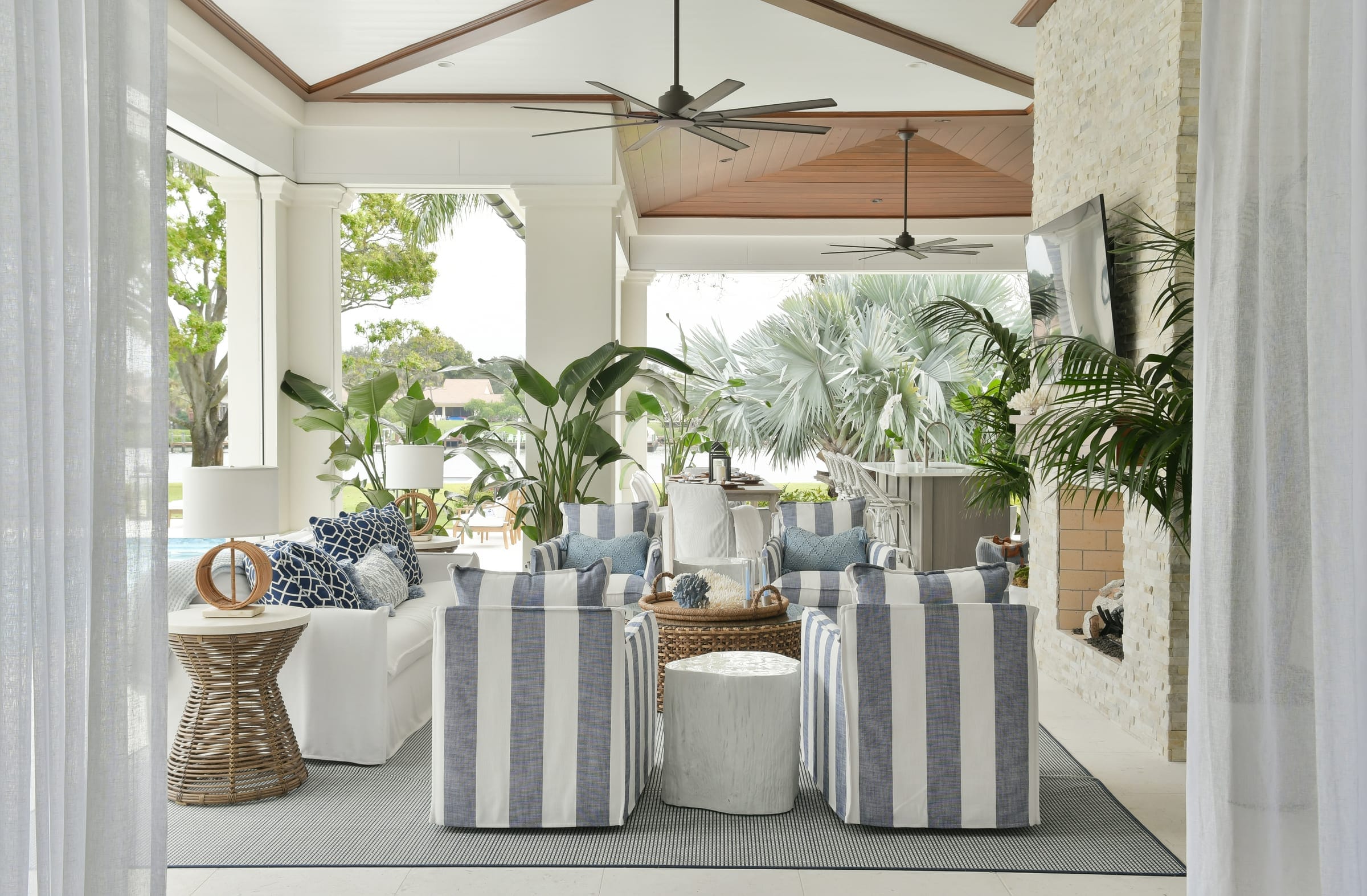 Modern Classic — luxury custom home in Palm Beach Gardens, South Florida